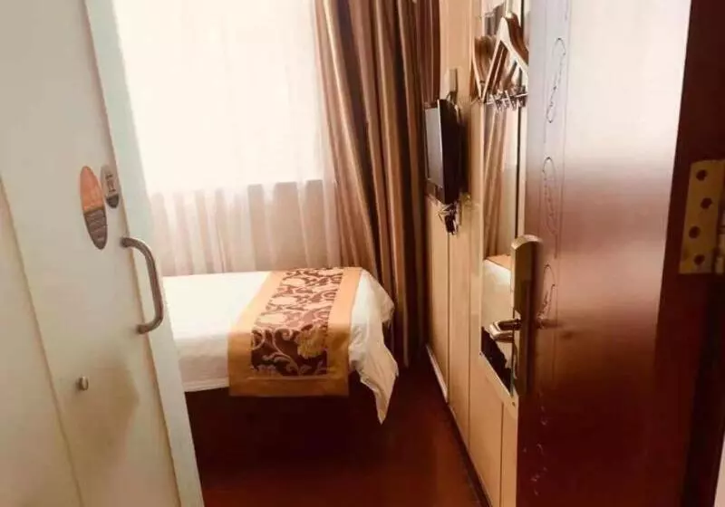 Hotelli Greentree Inn Shanghai Gongfu New Village Subway Station Express
