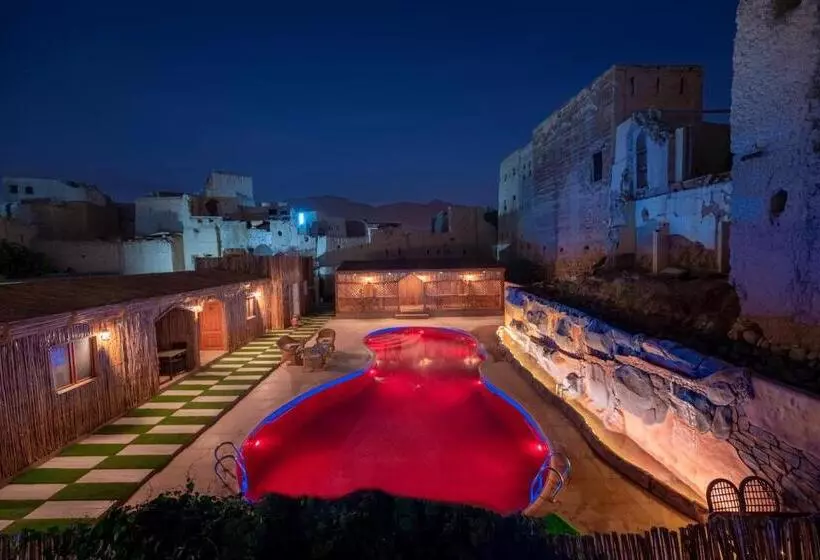 هاستل Antique Inn