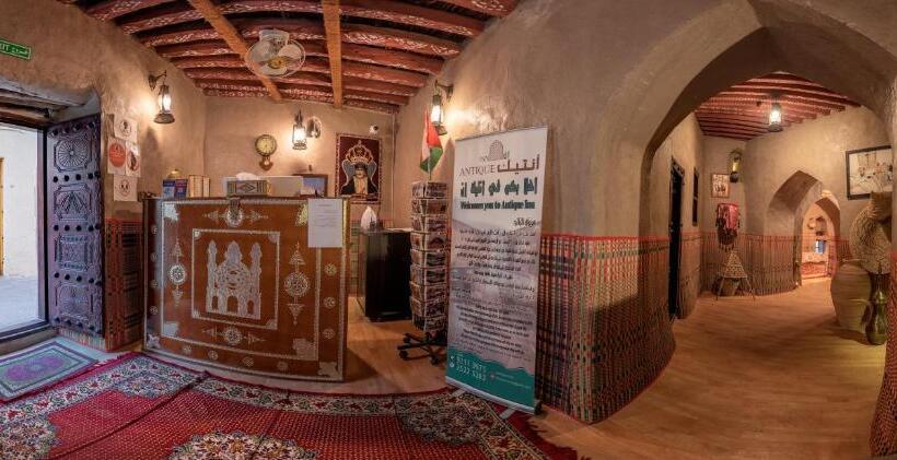 هاستل Antique Inn