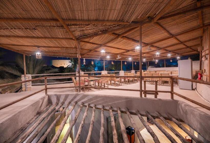 هاستل Antique Inn