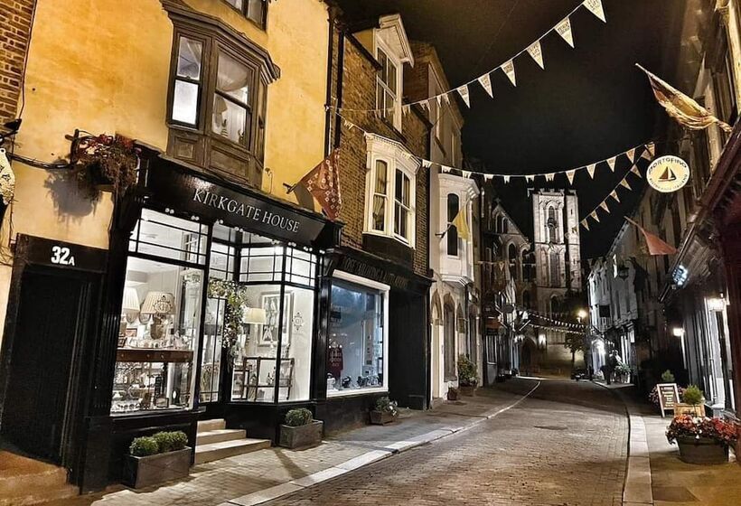 Charming 2 Bed Cottage In Central Ripon