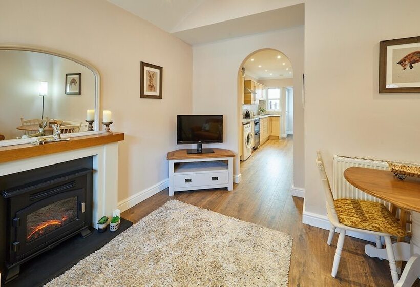 Charming 2 Bed Cottage In Central Ripon