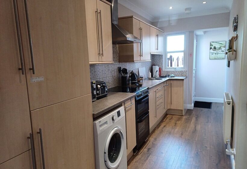 Charming 2 Bed Cottage In Central Ripon