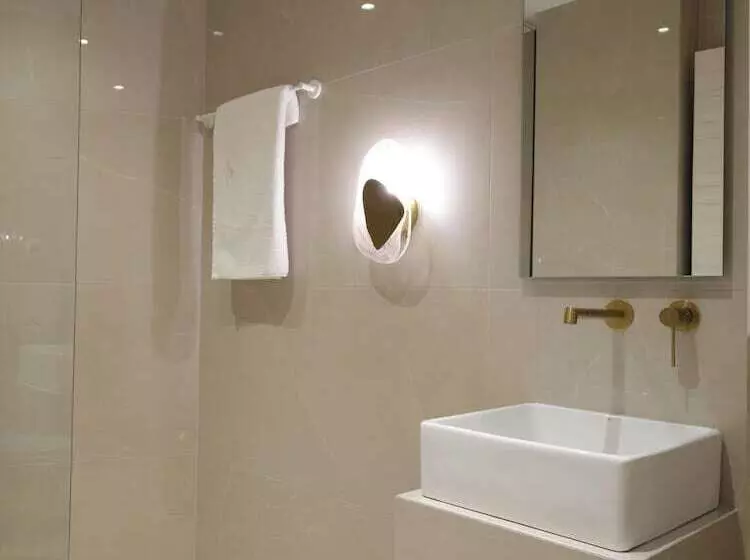 Golden Luxury Suites