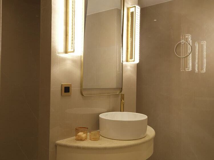 Golden Luxury Suites