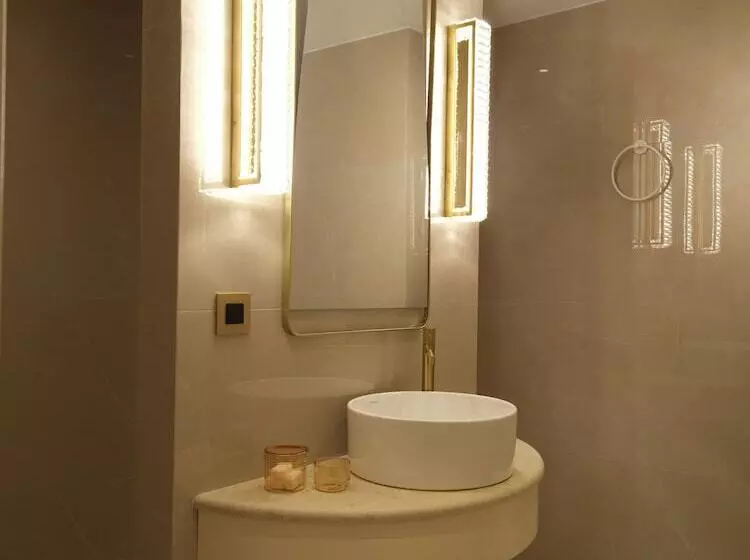 Golden Luxury Suites