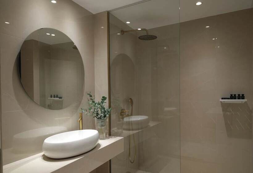 Golden Luxury Suites