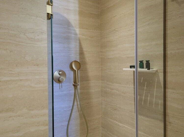 Golden Luxury Suites