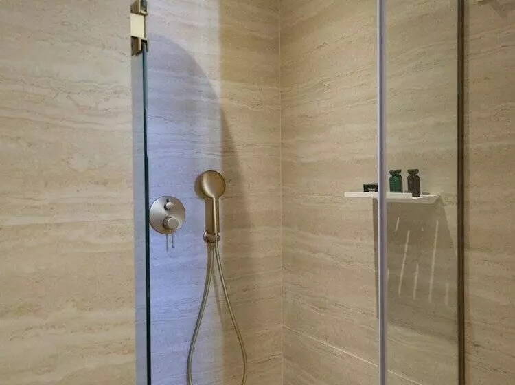 Golden Luxury Suites