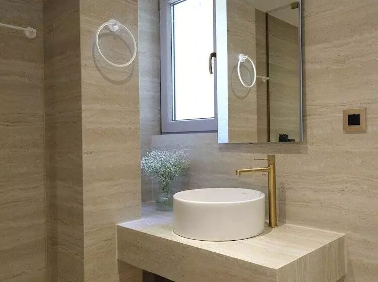 Golden Luxury Suites