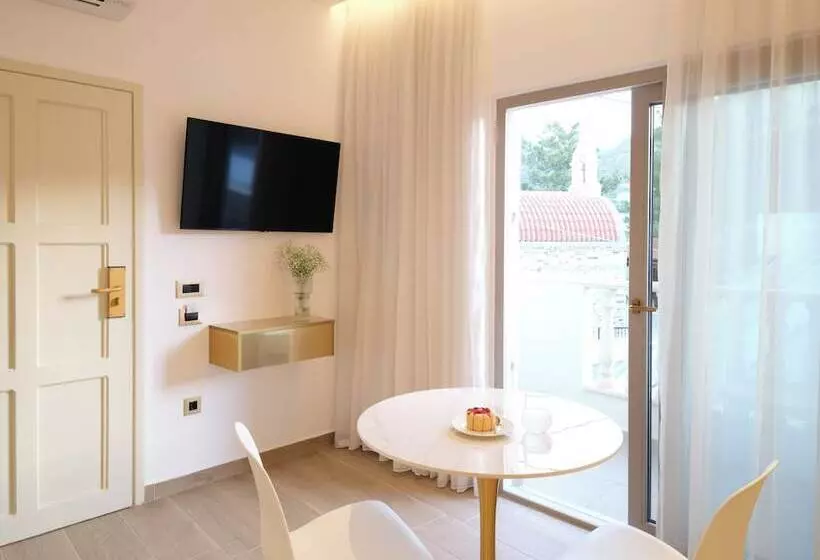 Golden Luxury Suites