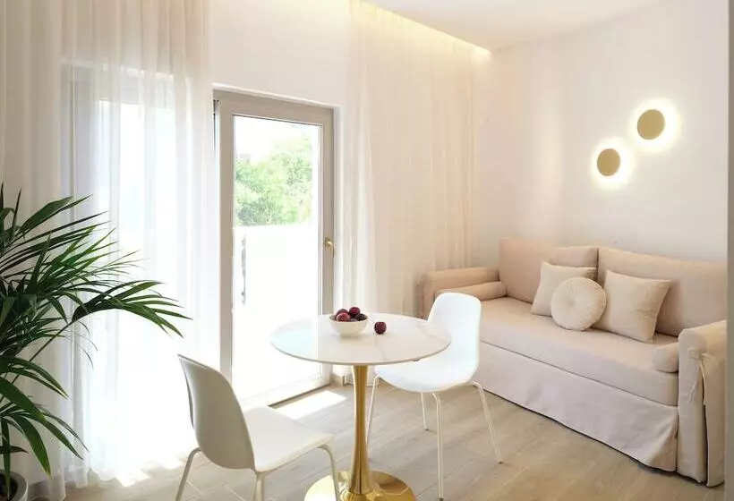 Golden Luxury Suites