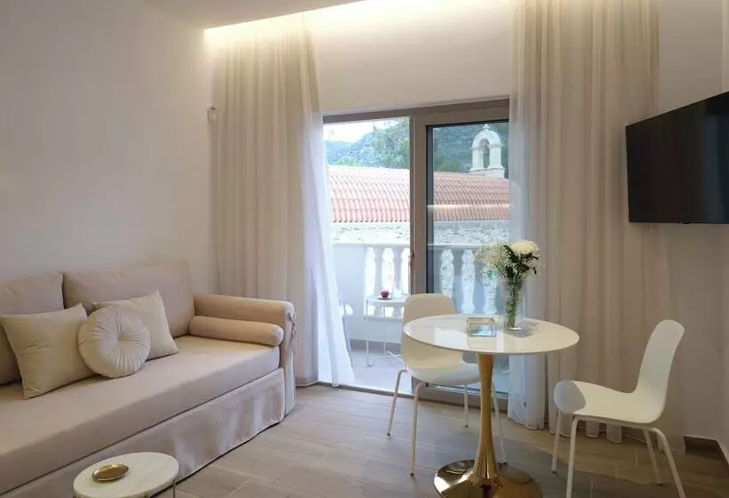 Golden Luxury Suites