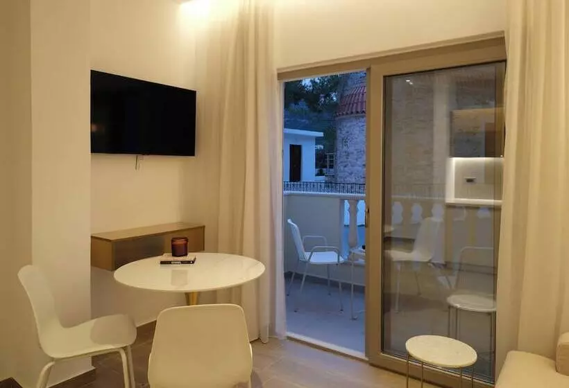 Golden Luxury Suites