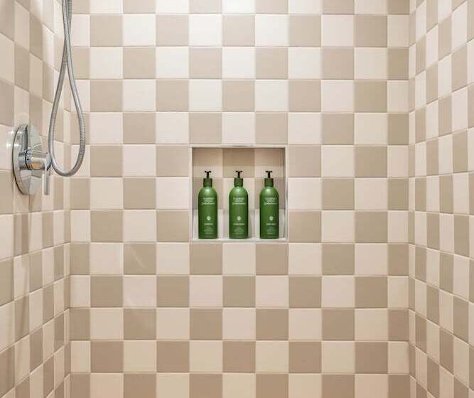 فندق Otis Harbor Springs