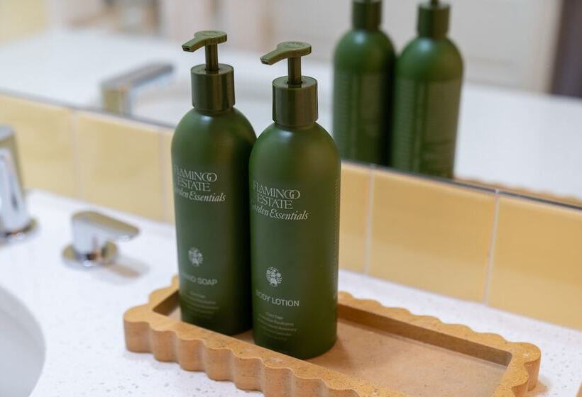 فندق Otis Harbor Springs