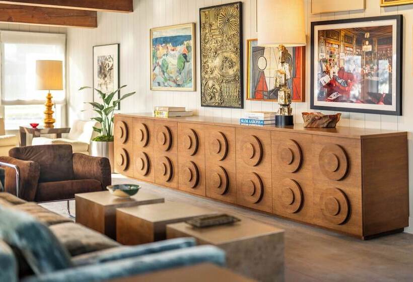 فندق Otis Harbor Springs