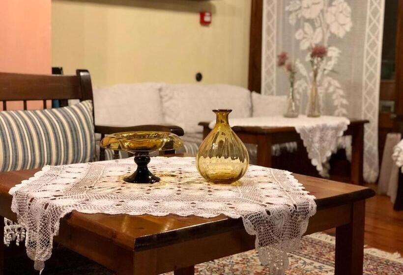 ホテル Varosi Guesthouse