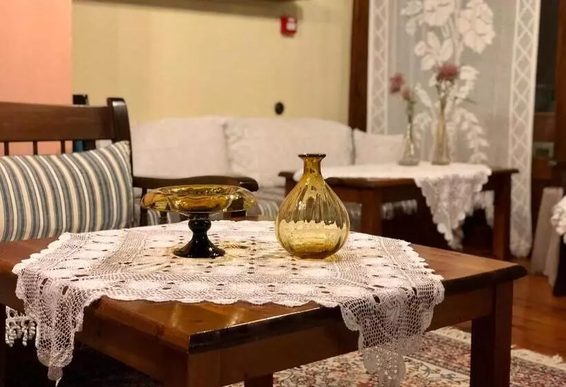 Hotelli Varosi Guesthouse