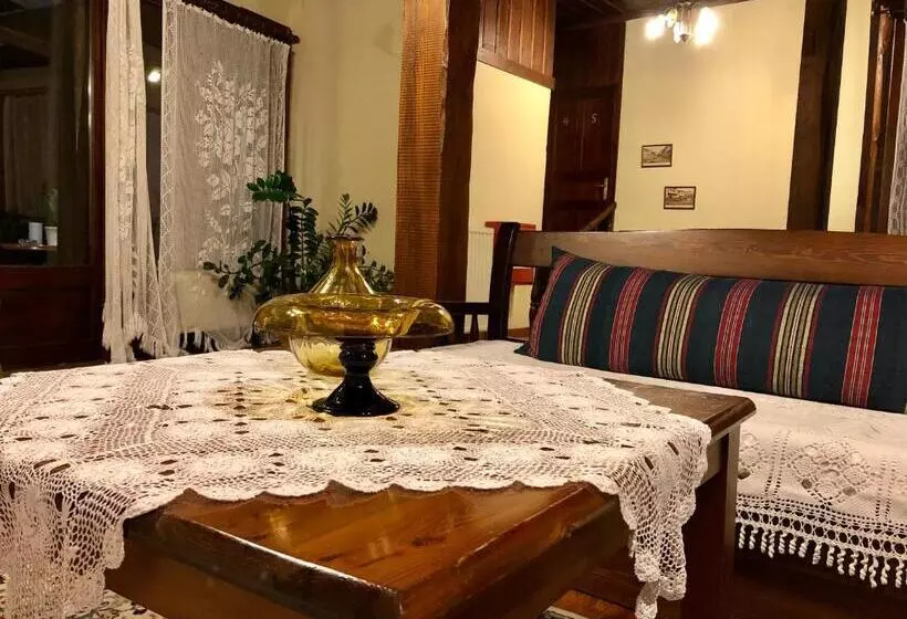 Hotelli Varosi Guesthouse