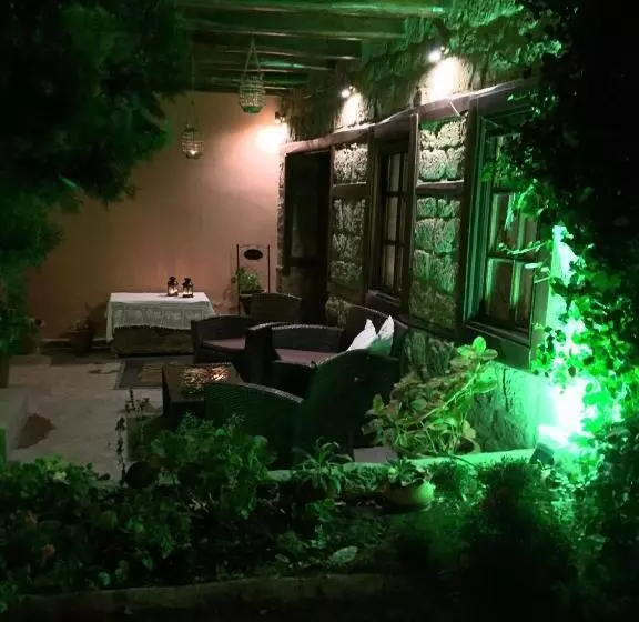 Hotelli Varosi Guesthouse