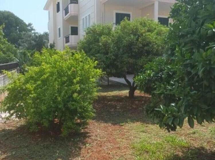 Michael Apartments Private Parking