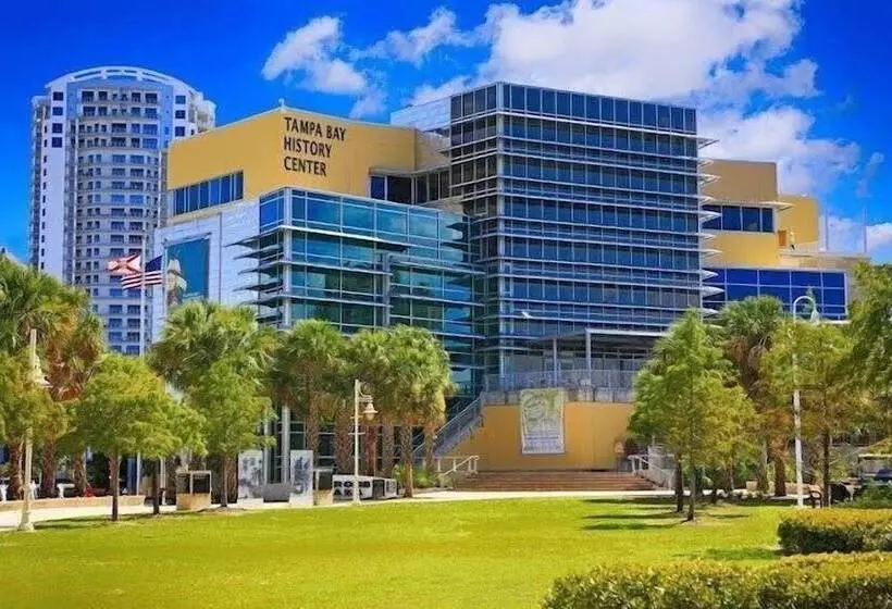 پانسیون Amazing House Relax Near Raymond Stadium