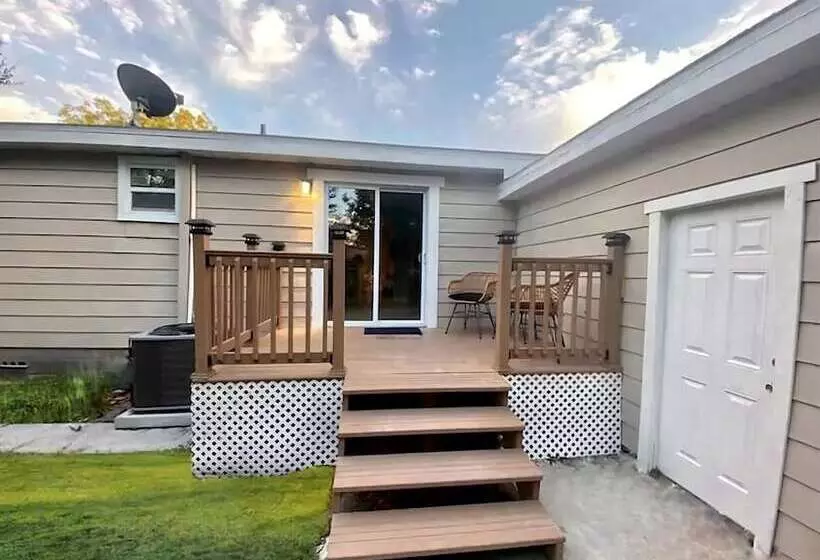پانسیون Amazing House Relax Near Raymond Stadium