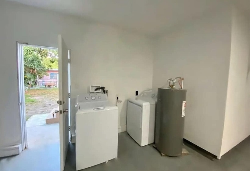 ペンション Amazing House Relax Near Raymond Stadium