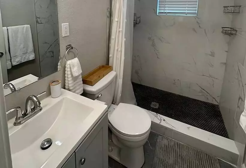 پانسیون Amazing House Relax Near Raymond Stadium