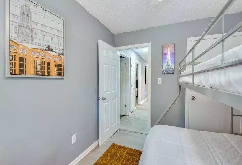 Athens Home W/ Deck   Near Sanford Stadium!