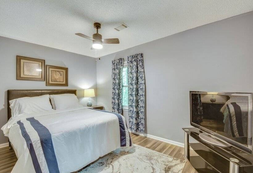 Athens Home W/ Deck Near Sanford Stadium!