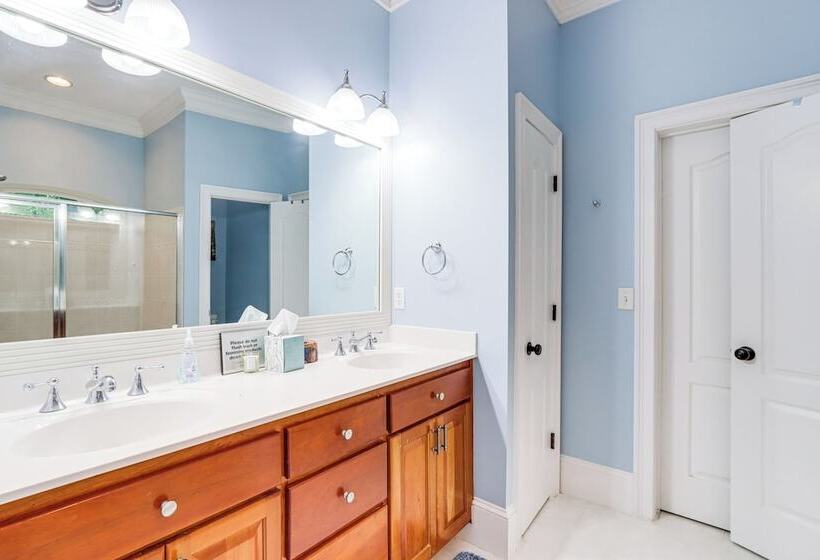 Beautiful Coosawattee River Retreat W/ Hot Tub!