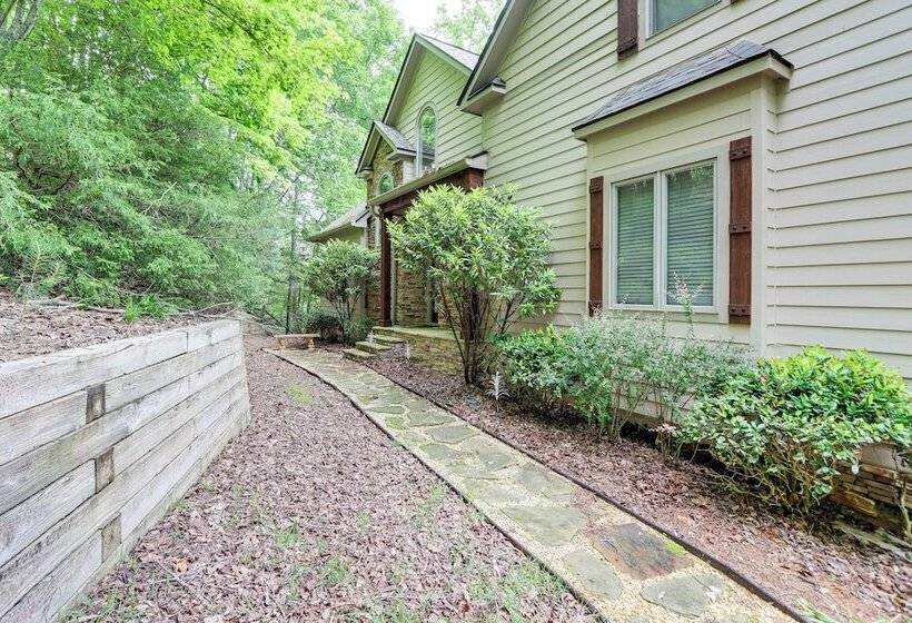 Beautiful Coosawattee River Retreat W/ Hot Tub!