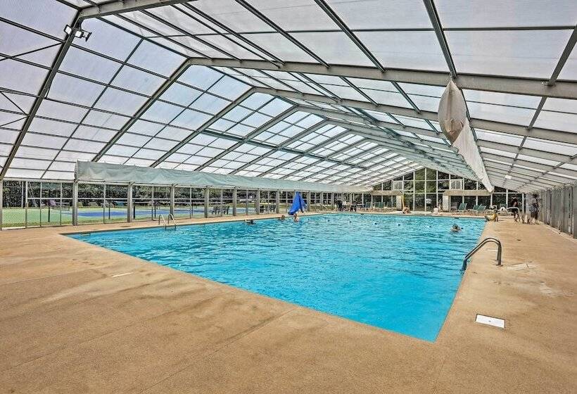 Beautiful Coosawattee River Retreat W/ Hot Tub!