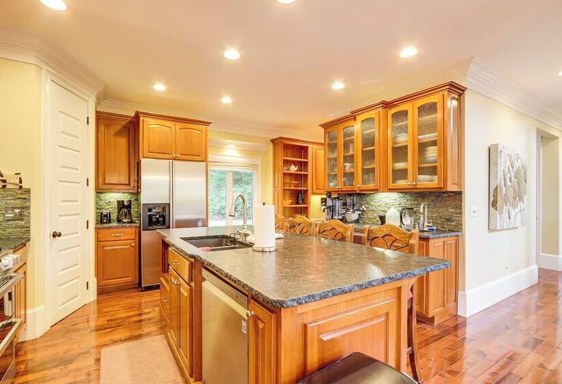 Beautiful Coosawattee River Retreat W/ Hot Tub!