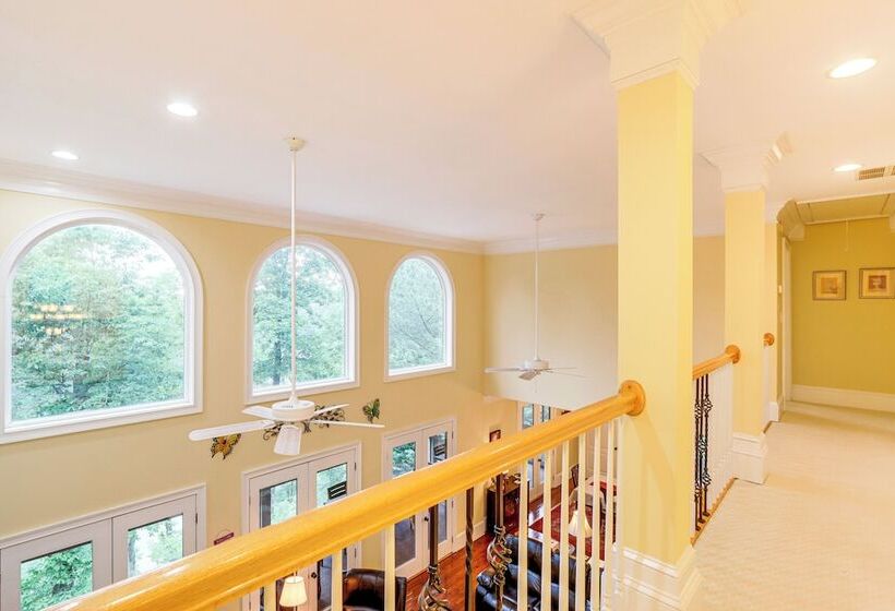 Beautiful Coosawattee River Retreat W/ Hot Tub!