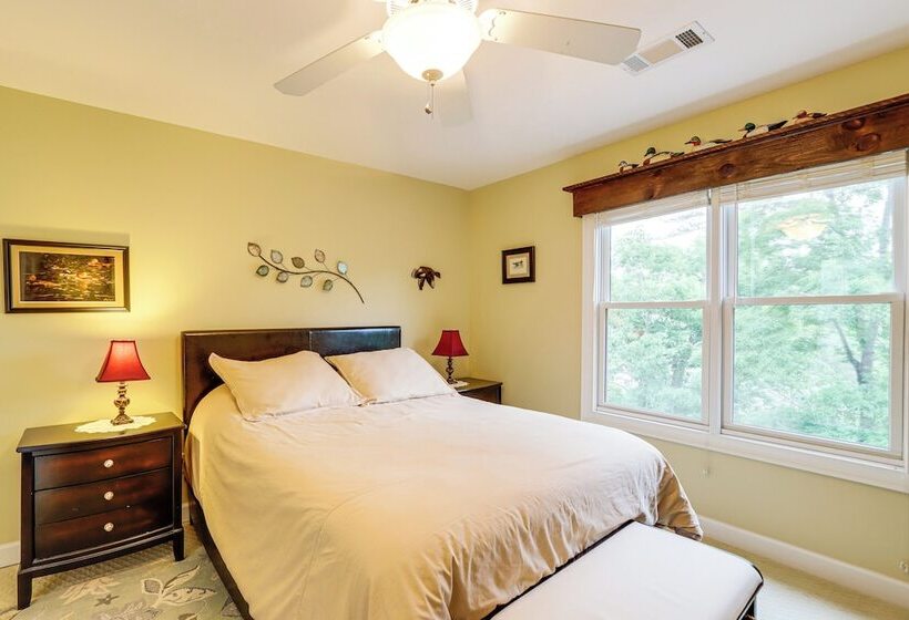 Beautiful Coosawattee River Retreat W/ Hot Tub!