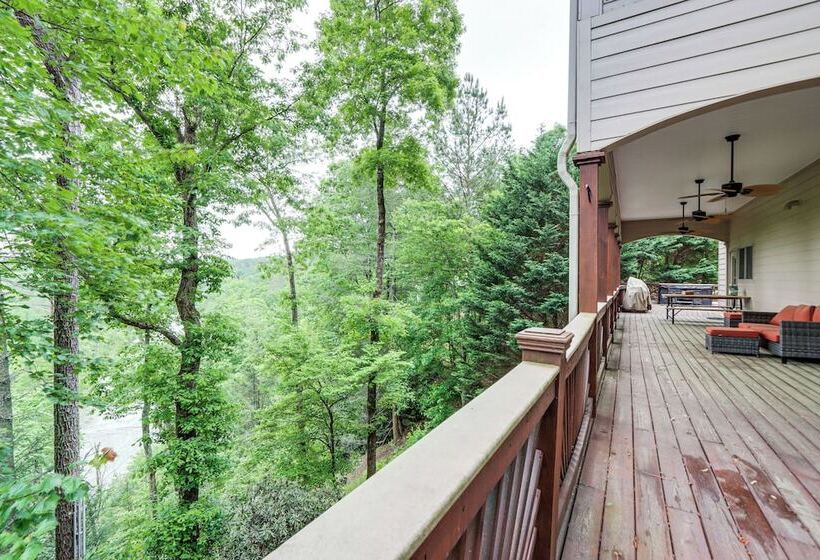 Beautiful Coosawattee River Retreat W/ Hot Tub!
