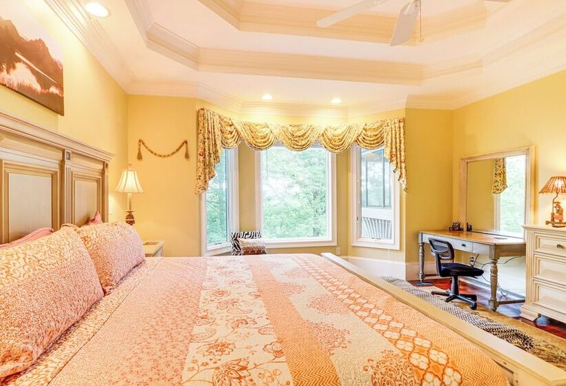 Beautiful Coosawattee River Retreat W/ Hot Tub!