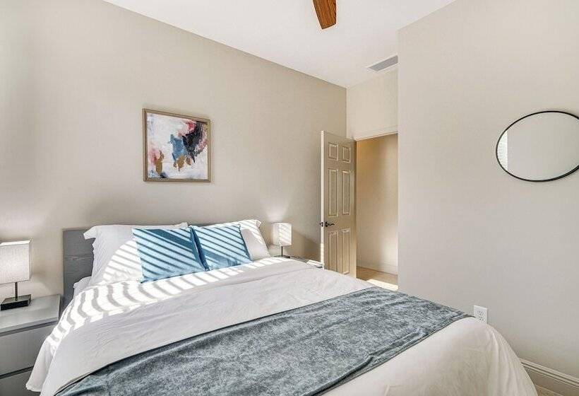 Sunroom & Canal Views: Cape Coral Home Near Parks