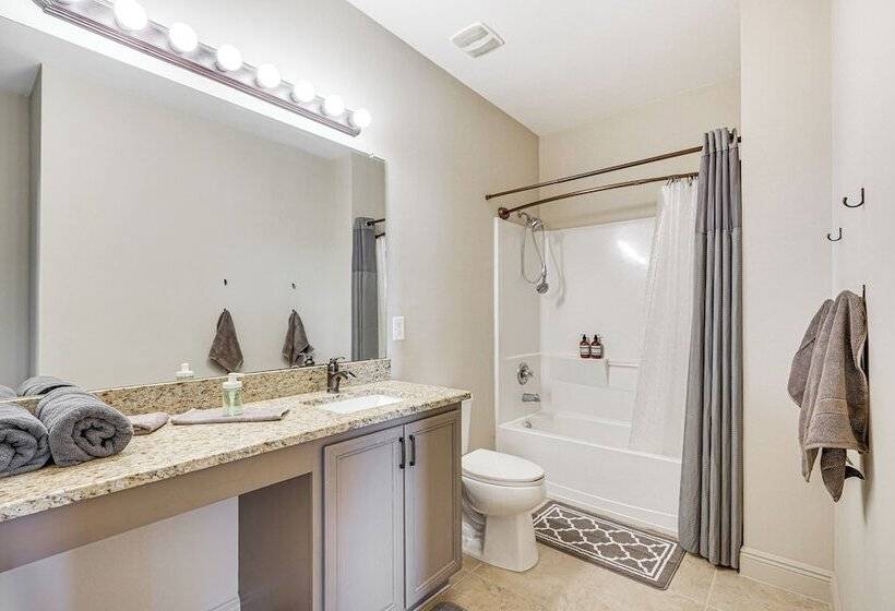 Sunroom & Canal Views: Cape Coral Home Near Parks