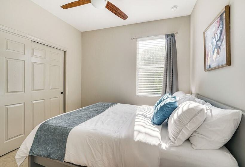 Sunroom & Canal Views: Cape Coral Home Near Parks