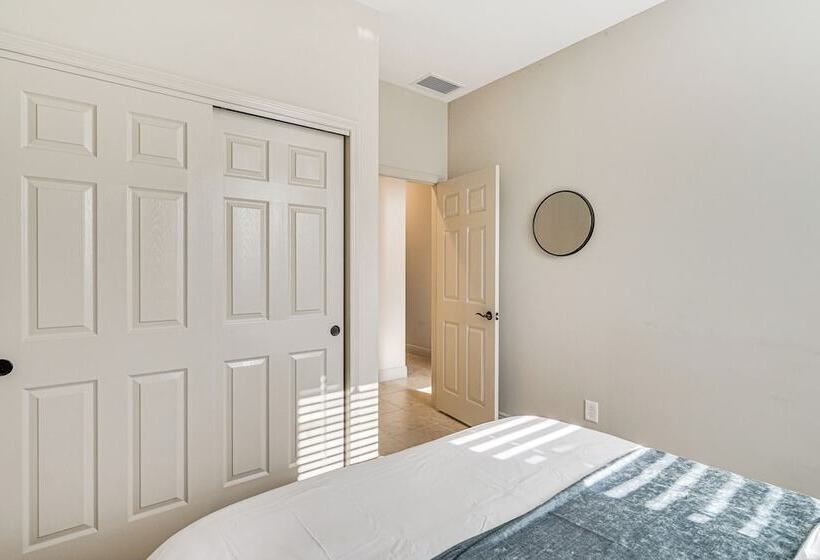 Sunroom & Canal Views: Cape Coral Home Near Parks