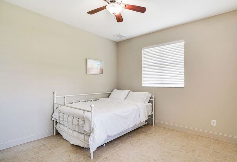 Sunroom & Canal Views: Cape Coral Home Near Parks