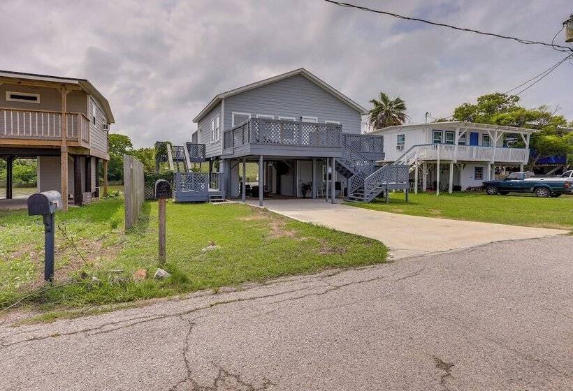 Canal Front Freeport Home ~ 4 Mi To Surfside Beach