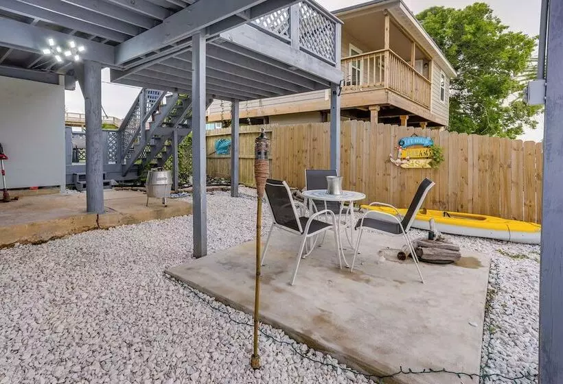 Canal Front Freeport Home ~ 4 Mi To Surfside Beach