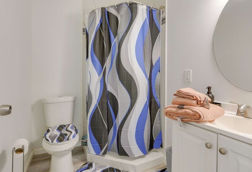 Canal Front Freeport Home ~ 4 Mi To Surfside Beach