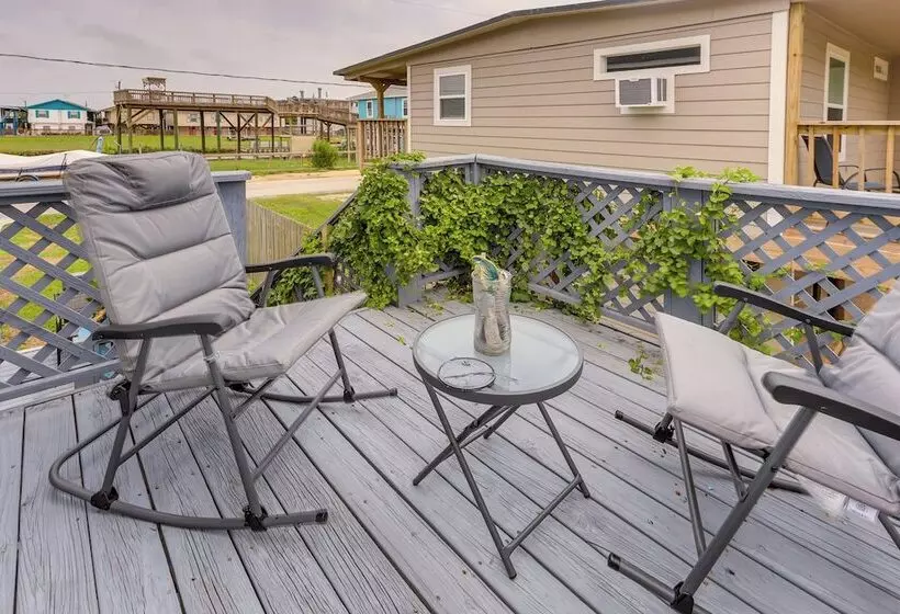 Canal Front Freeport Home ~ 4 Mi To Surfside Beach