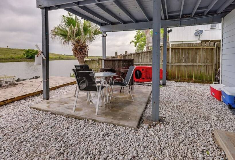 Canal Front Freeport Home ~ 4 Mi To Surfside Beach